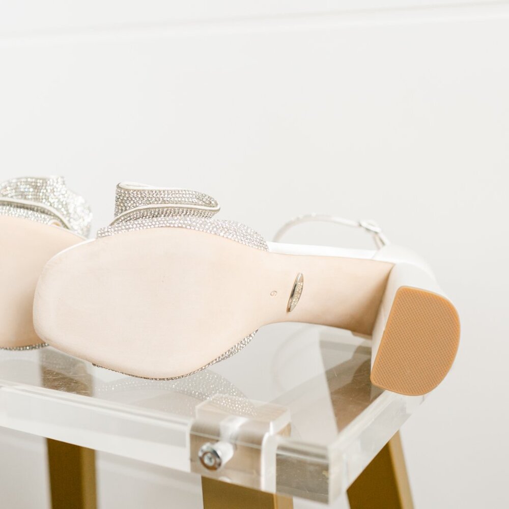 Badgley Mischka Poppy Wedding Block Heel Soft White 6 New Box Crystal - Picture 11 of 16